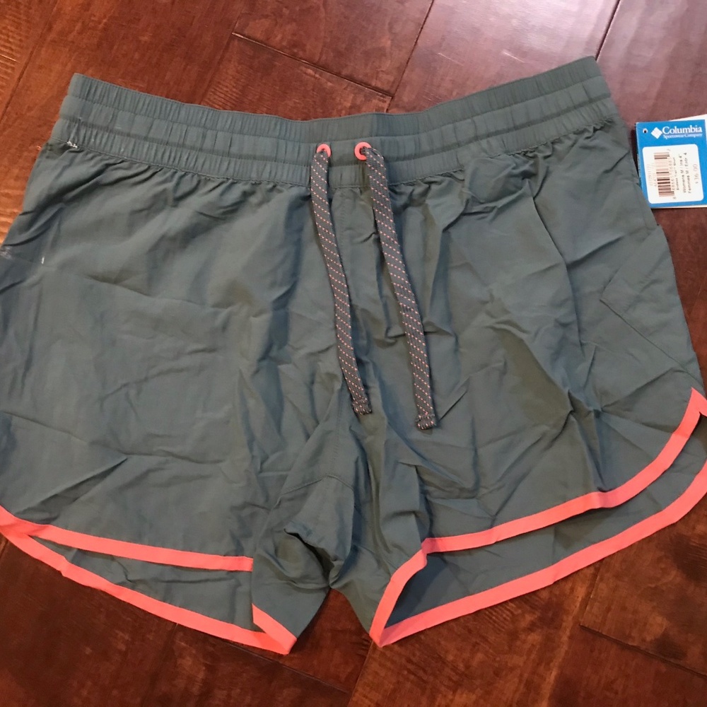 Brand new Columbia work out shorts ( M )